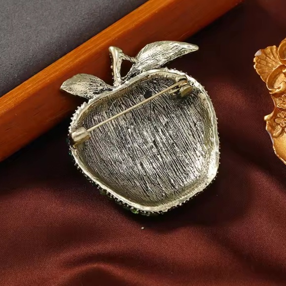 Betsey Johnson Green Blue Apple Brooch - Picture 3 of 8